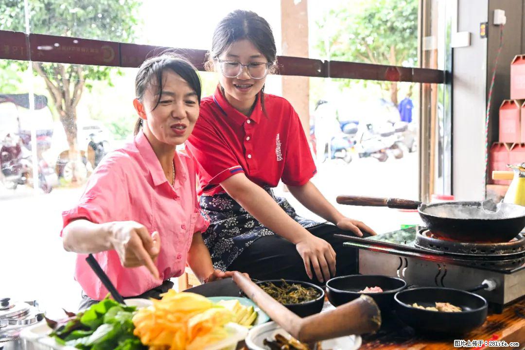 全网追的“扁担女孩”，找了一份暑假工，时薪12元 - 蚌埠生活资讯 - 蚌埠28生活网 bengbu.28life.net